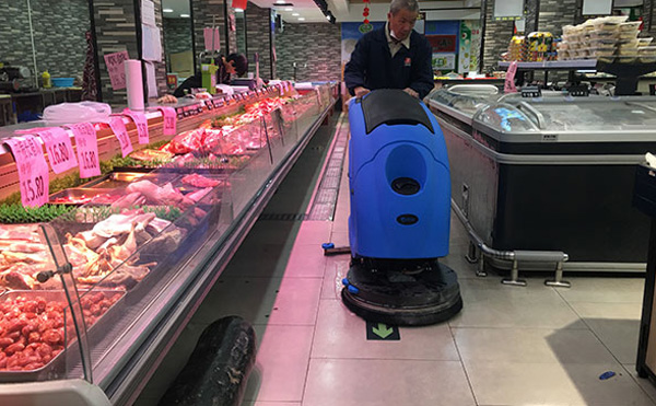 上海华联与万彩网达成合作，手推式全自动洗地机运用于超市保洁工作