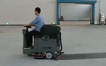 万彩网驾驶式洗地机在南通兴东机场物流仓储中心的应用